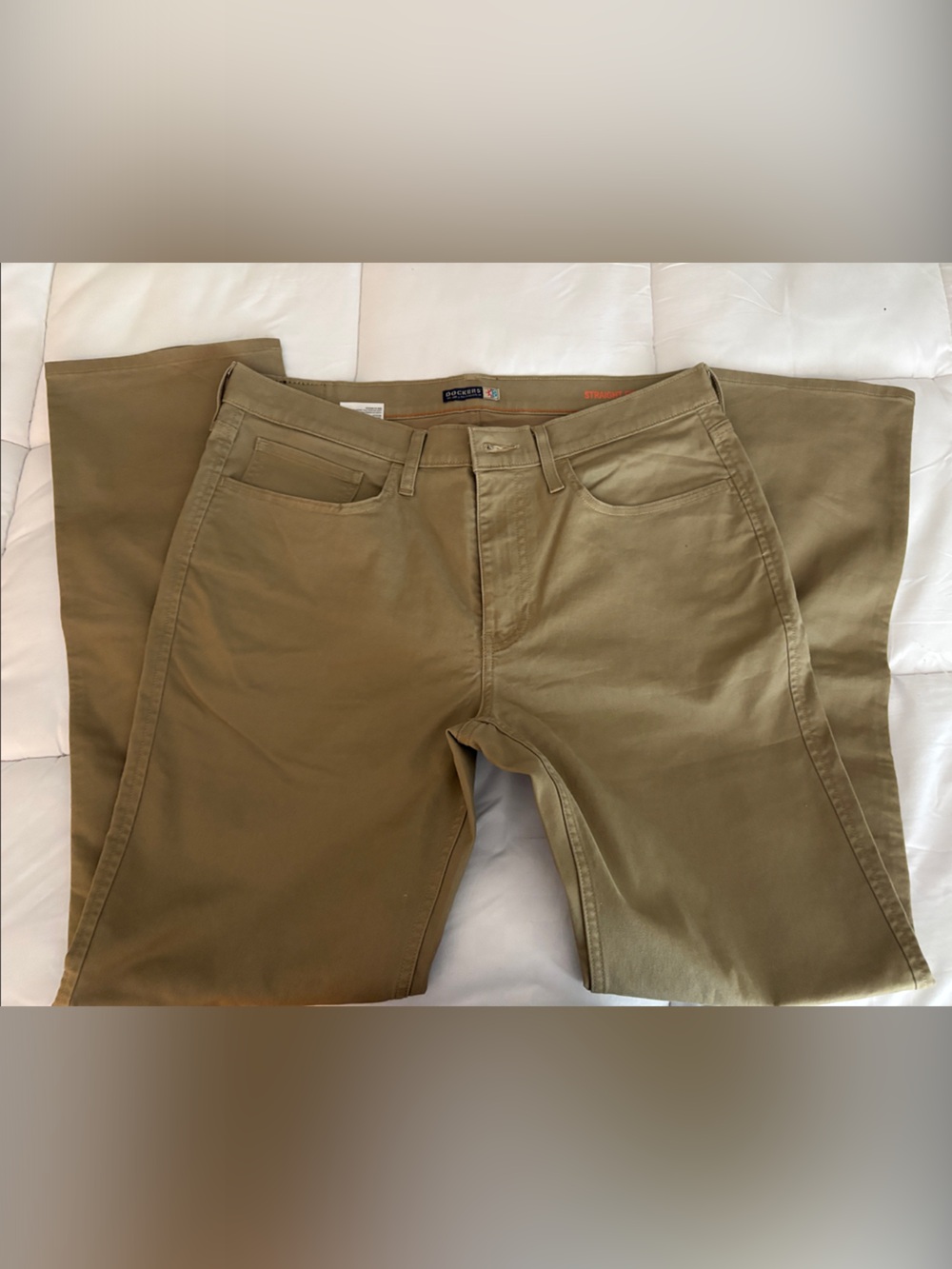 Dockers Men's Chinos in Khaki Tan